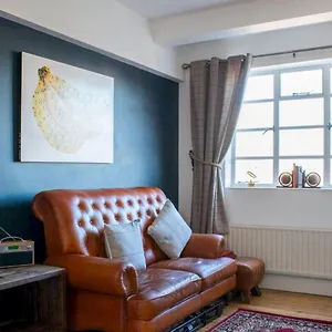 Apartamento Beautifully Decorated Contemporary 2 Bedroom Flat